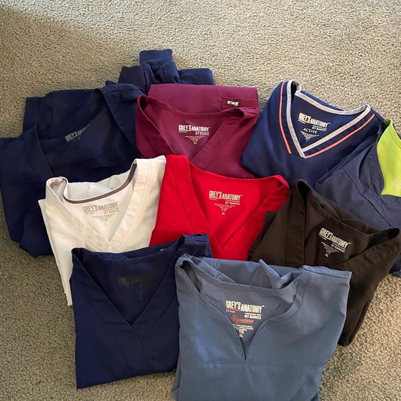 Huge scrubs lot Greys Anatomy L/XL petite LP/XLP - Picture 2 of 3